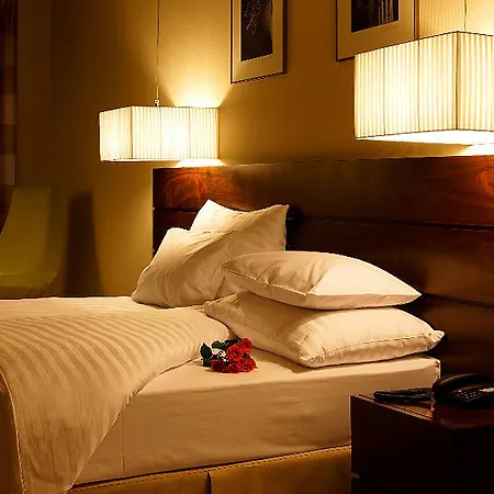 Capital Plaza 4*