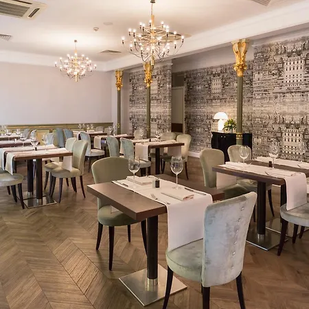 首府广场酒店 酒店 4*