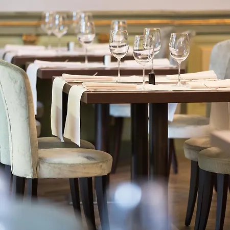 首府广场酒店 4* 布加勒斯特