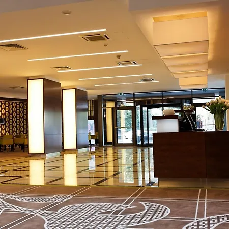 Capital Plaza 4*