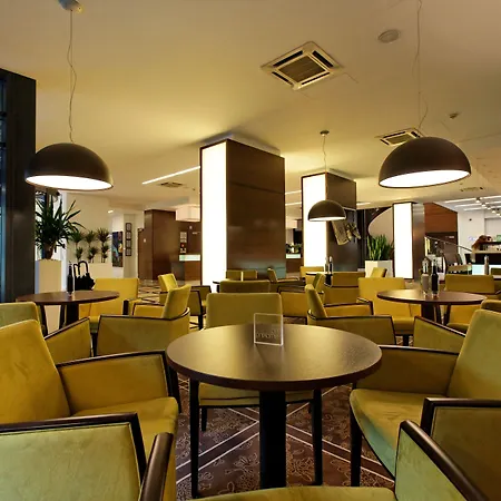 Hotel Capital Plaza 4*