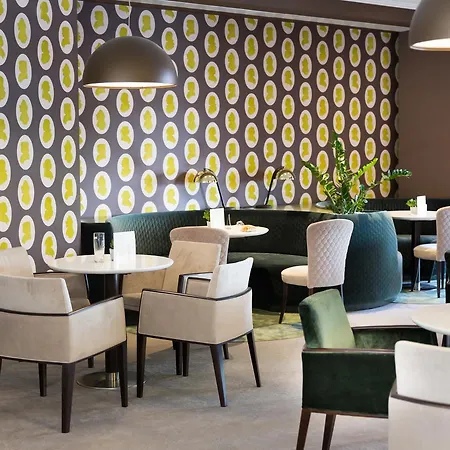 Capital Plaza Hotel 4*