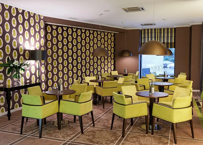 Capital Plaza 4*