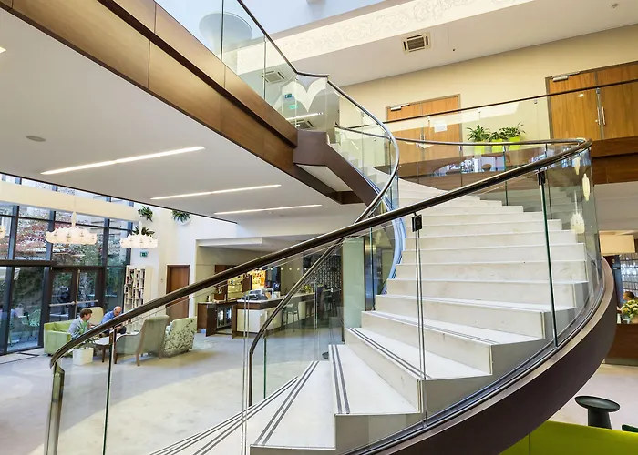 Capital Plaza 4*