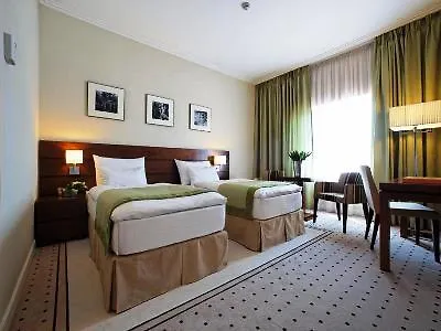 Capital Plaza Hotel 4*