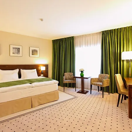 Capital Plaza 4*