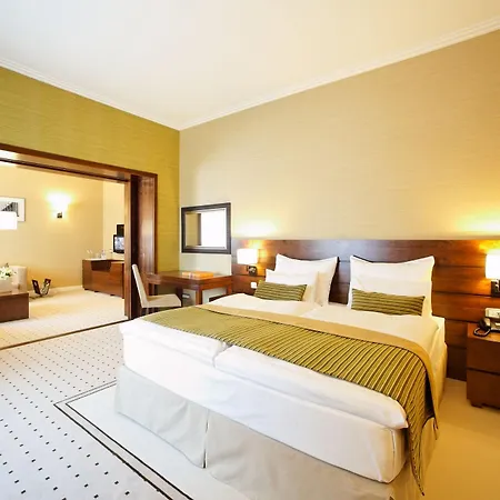 Hotel Capital Plaza 4*