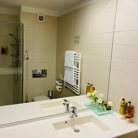 Capital Plaza Отель 4*