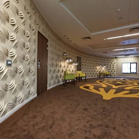 Capital Plaza 4*