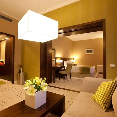 Capital Plaza 4*