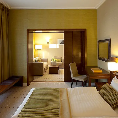 Capital Plaza Hotel 4*