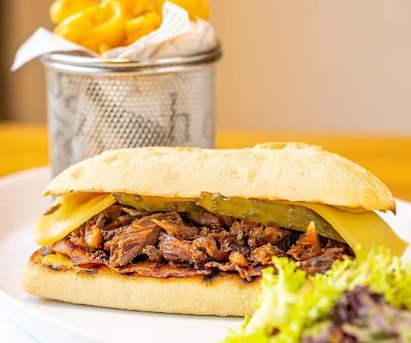 Capital Plaza Ξενοδοχείο 4*